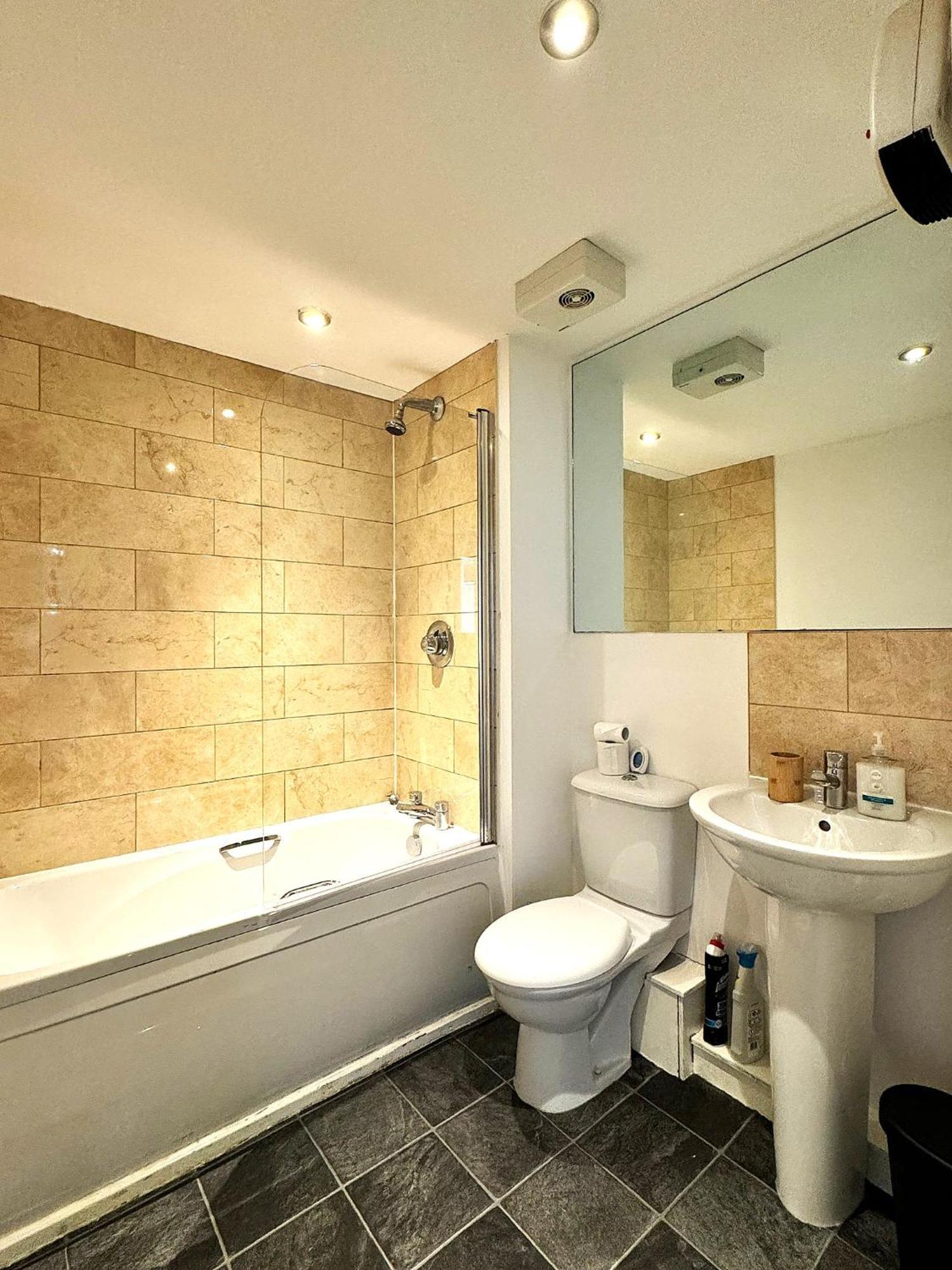 2 Bed Ensuite With Balcony And Free Onsite Secure Parking Μάντσεστερ Εξωτερικό φωτογραφία